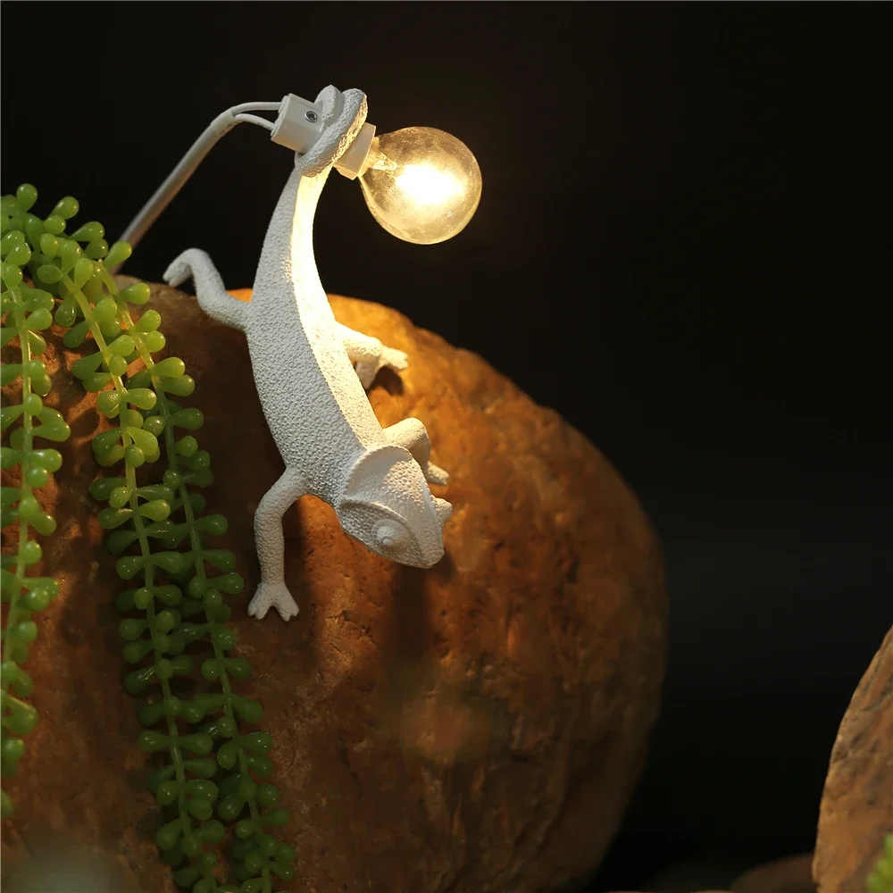 Resin Lizard Night Light Living Room Bedroom Modern Animal Chameleon Wall Lamps Led Table Lamps Home Decor Luminarie