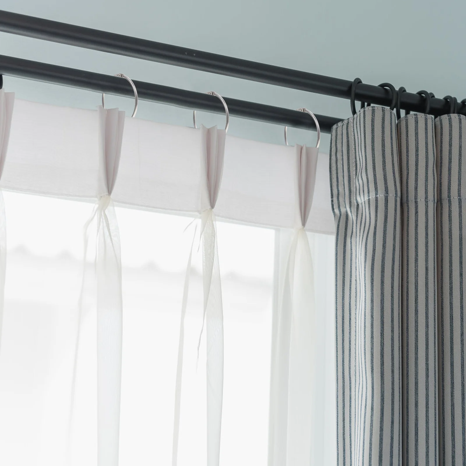

20Pcs Circular Curtain Hanging Rings Metal Round Shower Rings Sturdy No Burrs Safe for Home Curtain Decor