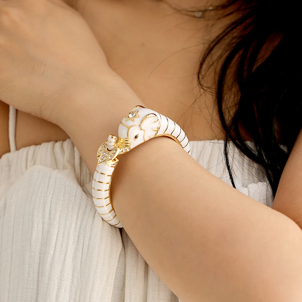 New Animal Style Elephant Statement Bangle Bracelet for Women Inlaid Rhinestone Enamel Cuff Bangle 8 Colors Party Jewelry