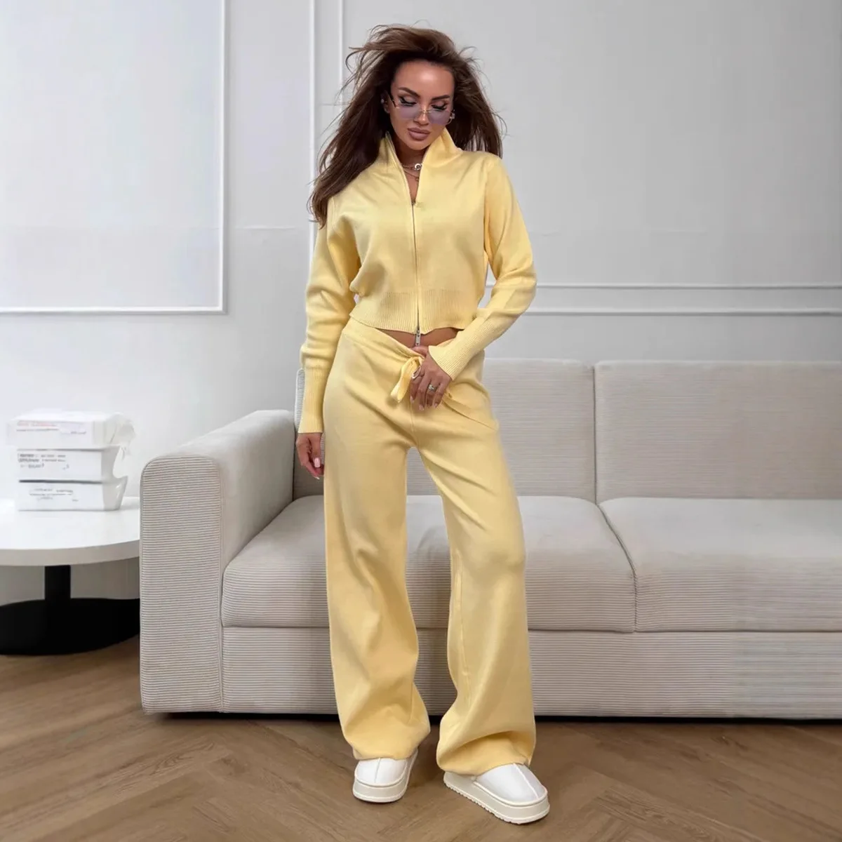 

Вязаный комплект Европа Америка 2025 Осень и зима Новые пригородные однотонные двойные открытые молнии Тонкие комплекты из двух предметов Женские наряды