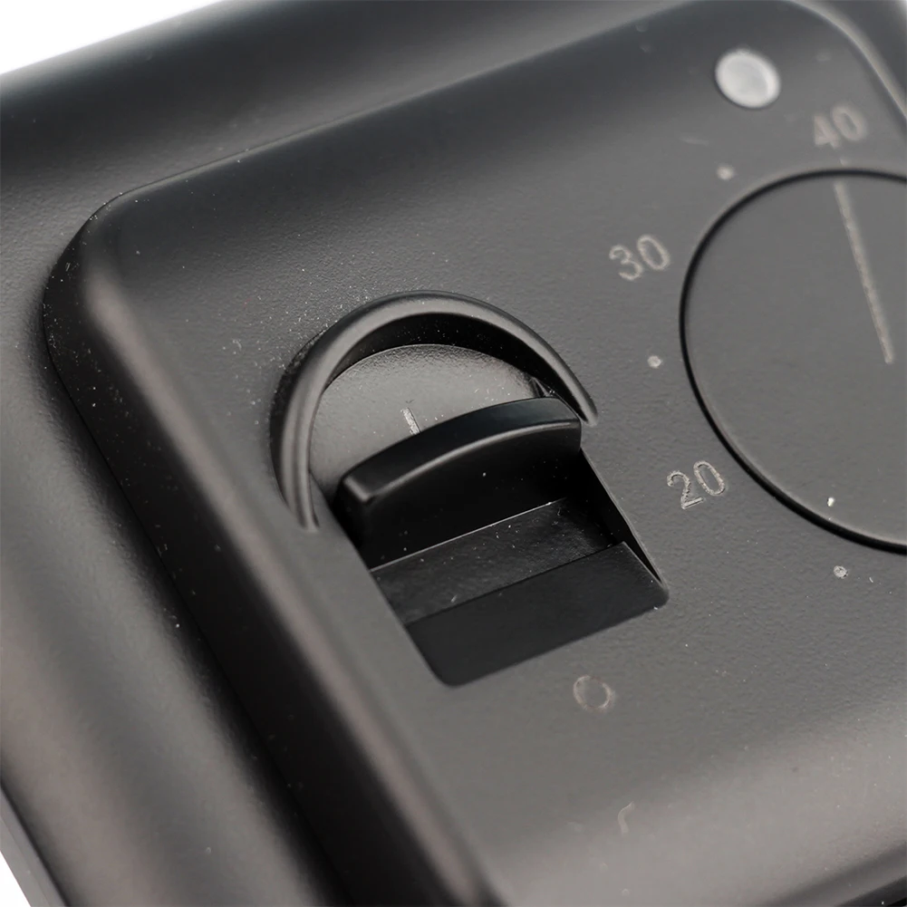 

Wired Thermostat Room Temperature Controller IP20 Rated Thermostat Temperature Monitoring Waterproof Shell For Gas Boilers