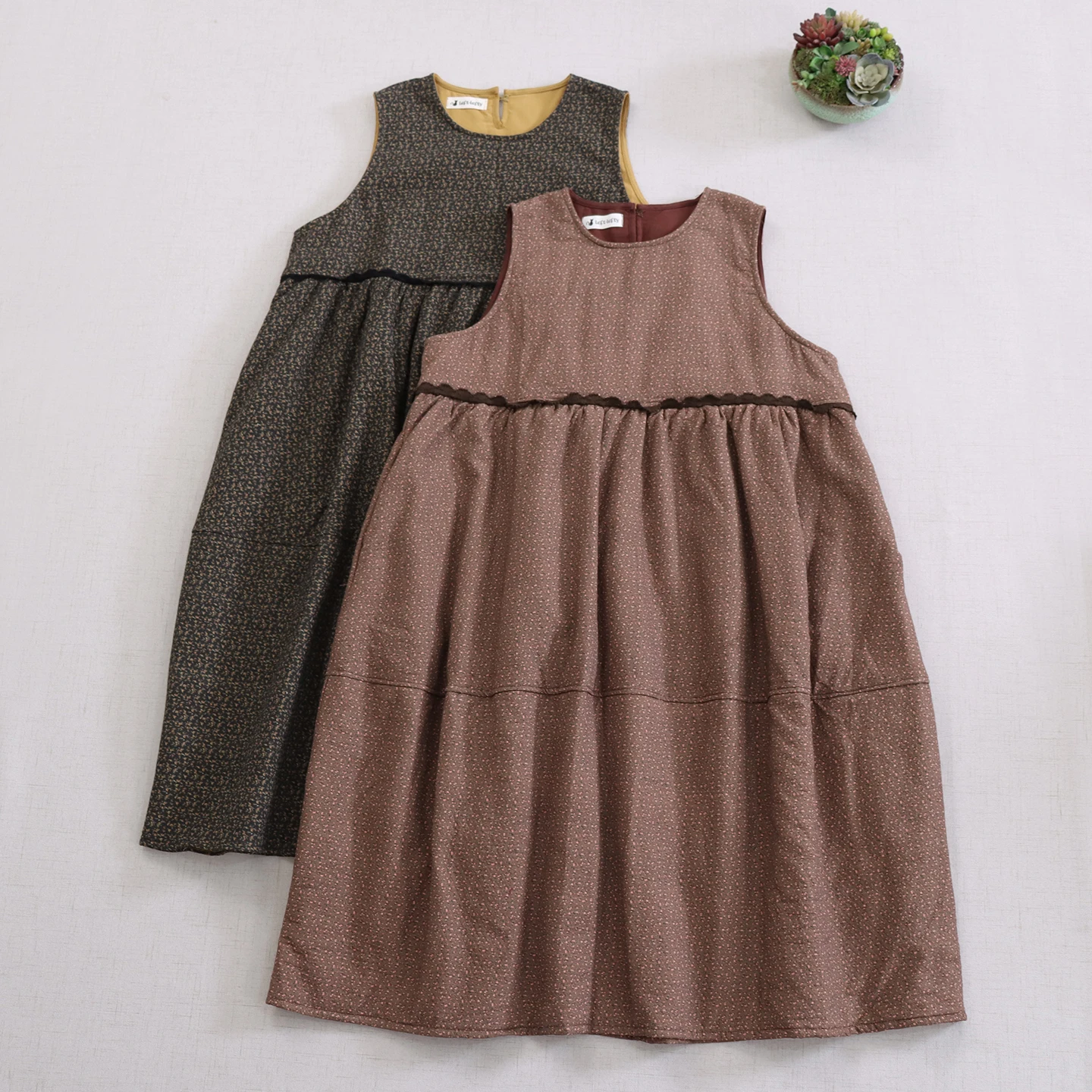 日本の森ガールヴィンテージ花柄プリント厚手の綿のドレス女性秋冬 O ネックノースリーブカジュアルルーズタンクドレス