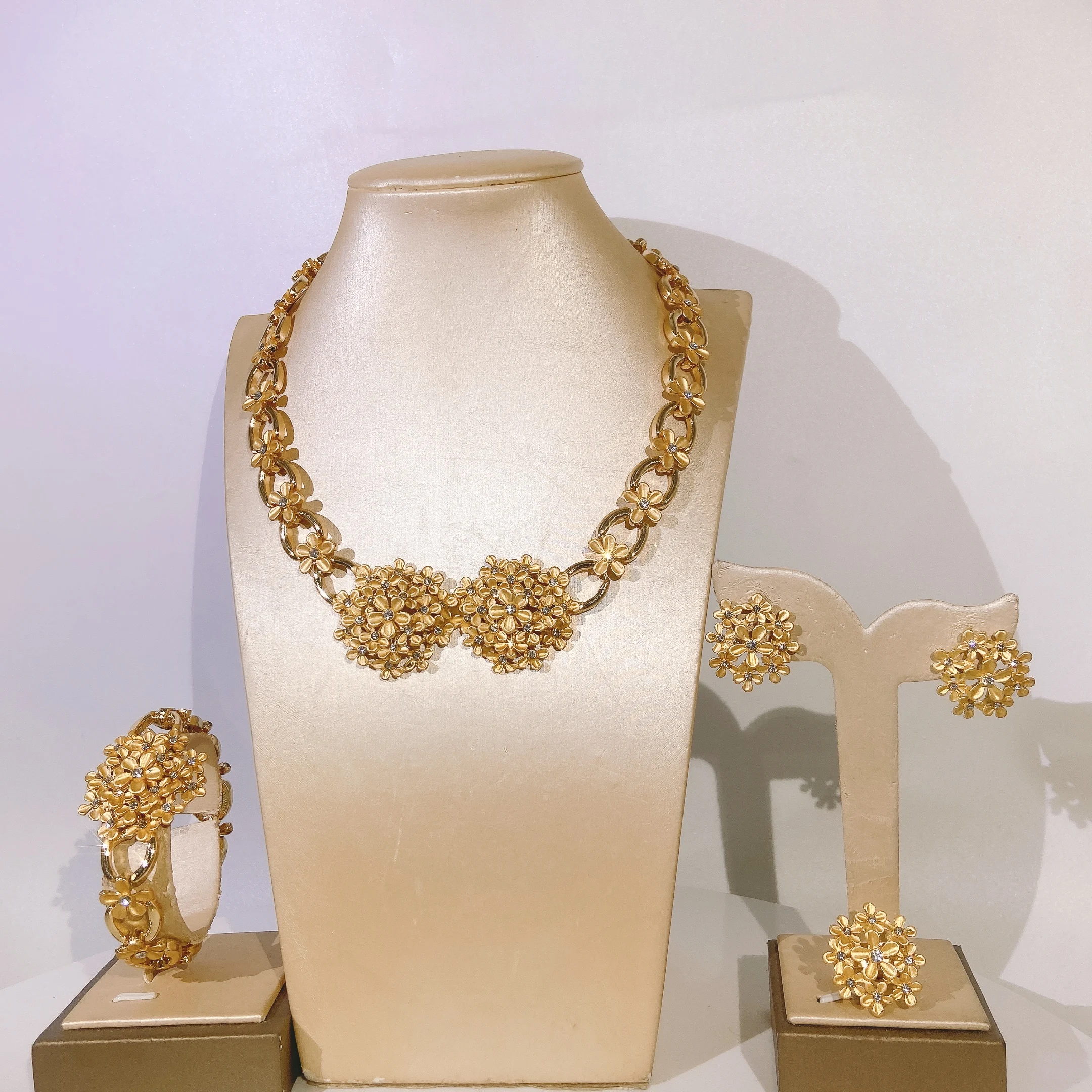 

Flower Pendant Necklace Earrings Bracelet Ring for Women High Quality Gold Plated Jewelry Set Party Daily Accessories