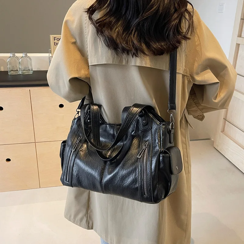 

Horizontal square-shaped large-capacity multi-functional single-shoulder bag for women, commuter crossbody tote bag