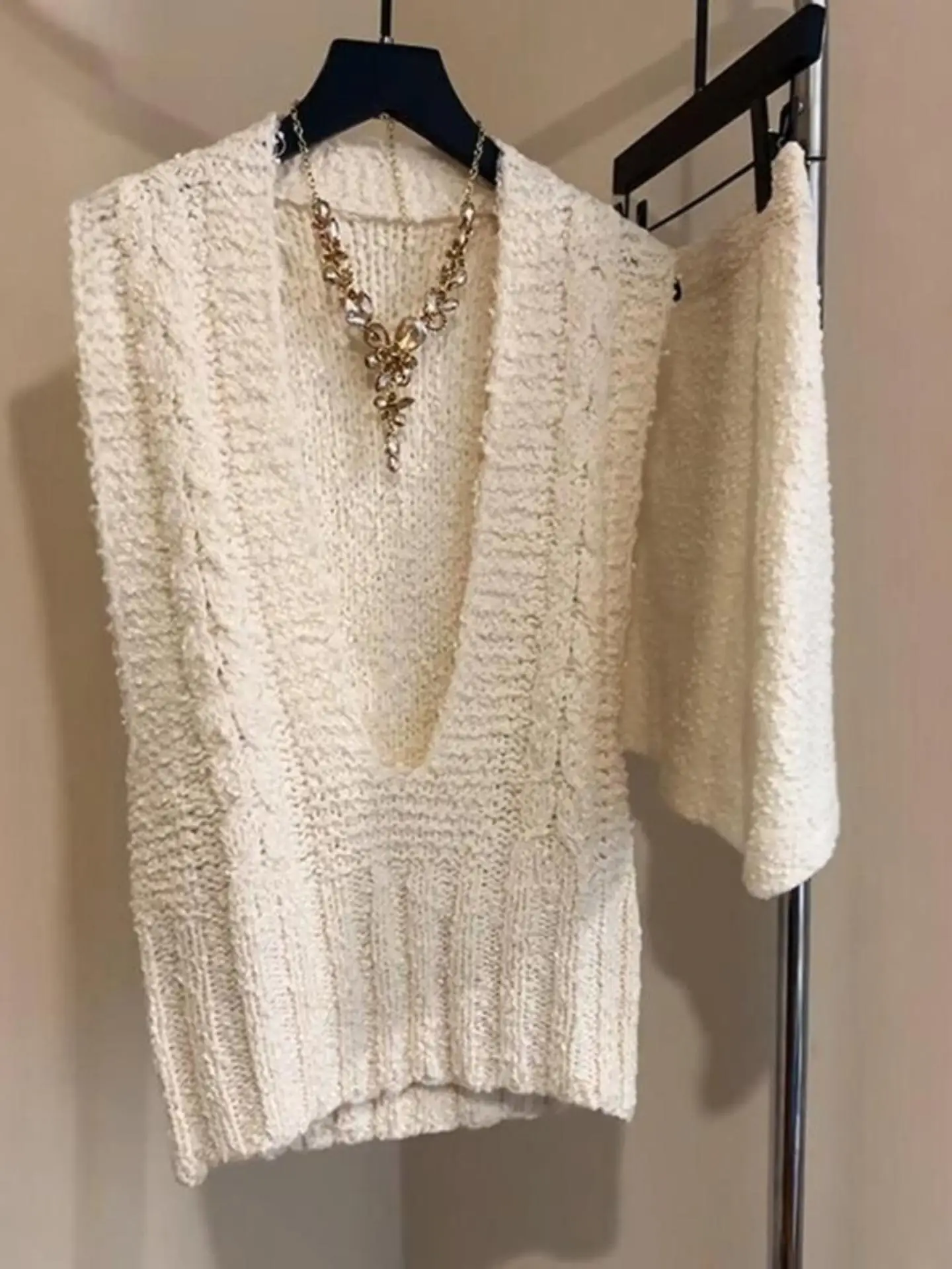 Vintage Women's V-Neck Knitted Sleeveless Vest Top Layering Slimming Early Autumn Fashion A-Line Narrow Strap Vest