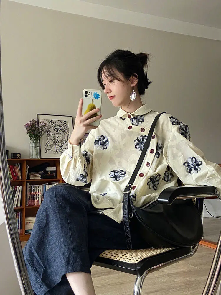 New Chinese style retro plate flower hollow print women\'s spring 2024 new design sense niche loose shirt