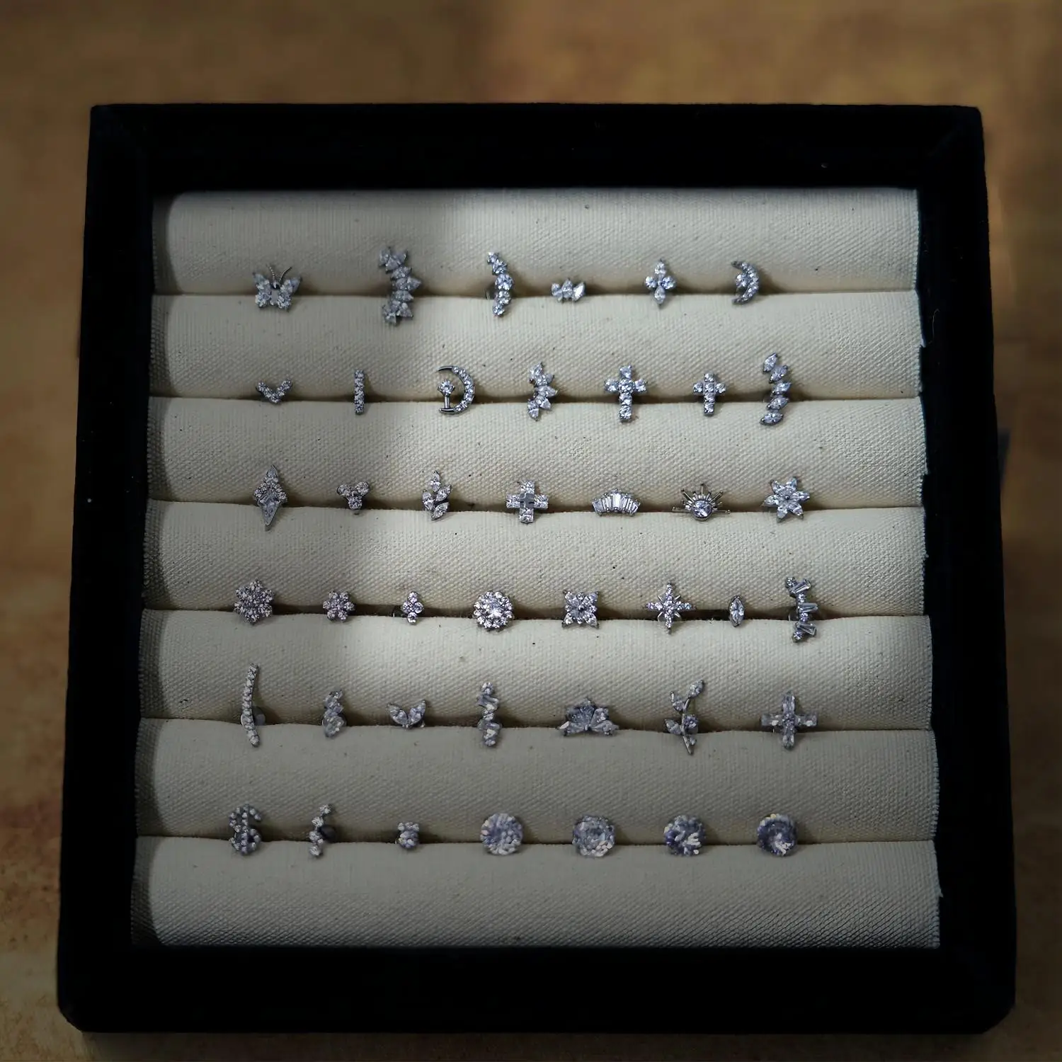 1Pc G23 التيتانيوم Labret الأذن Tragus أقراط Stud داخليا خيوط الزيركون حلقات الشفاه الغضروف حلبة ثقب المجوهرات الجسم 16G