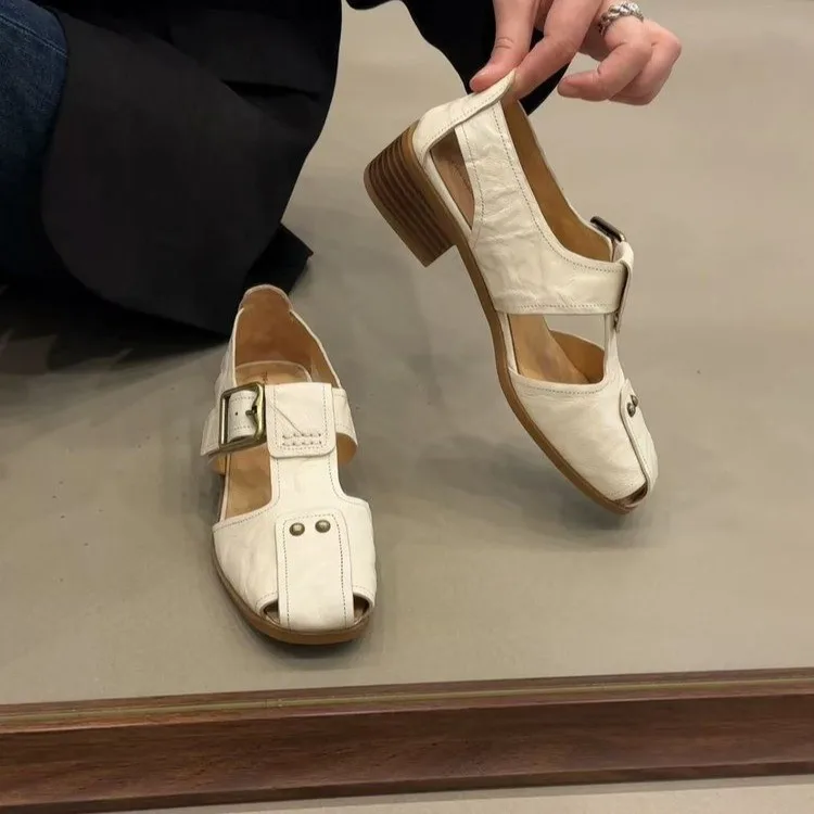 

Spring and Summer New Women's Fashion Breathable Outdoor Leisure Baotou Sandals Buckle Decoration Plus Size Non-slip Sandals.