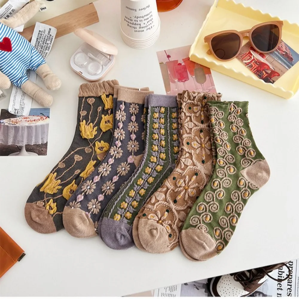 5 pairs of retro women's mid tube socks with three-dimensional relief for autumn and winter casual socks