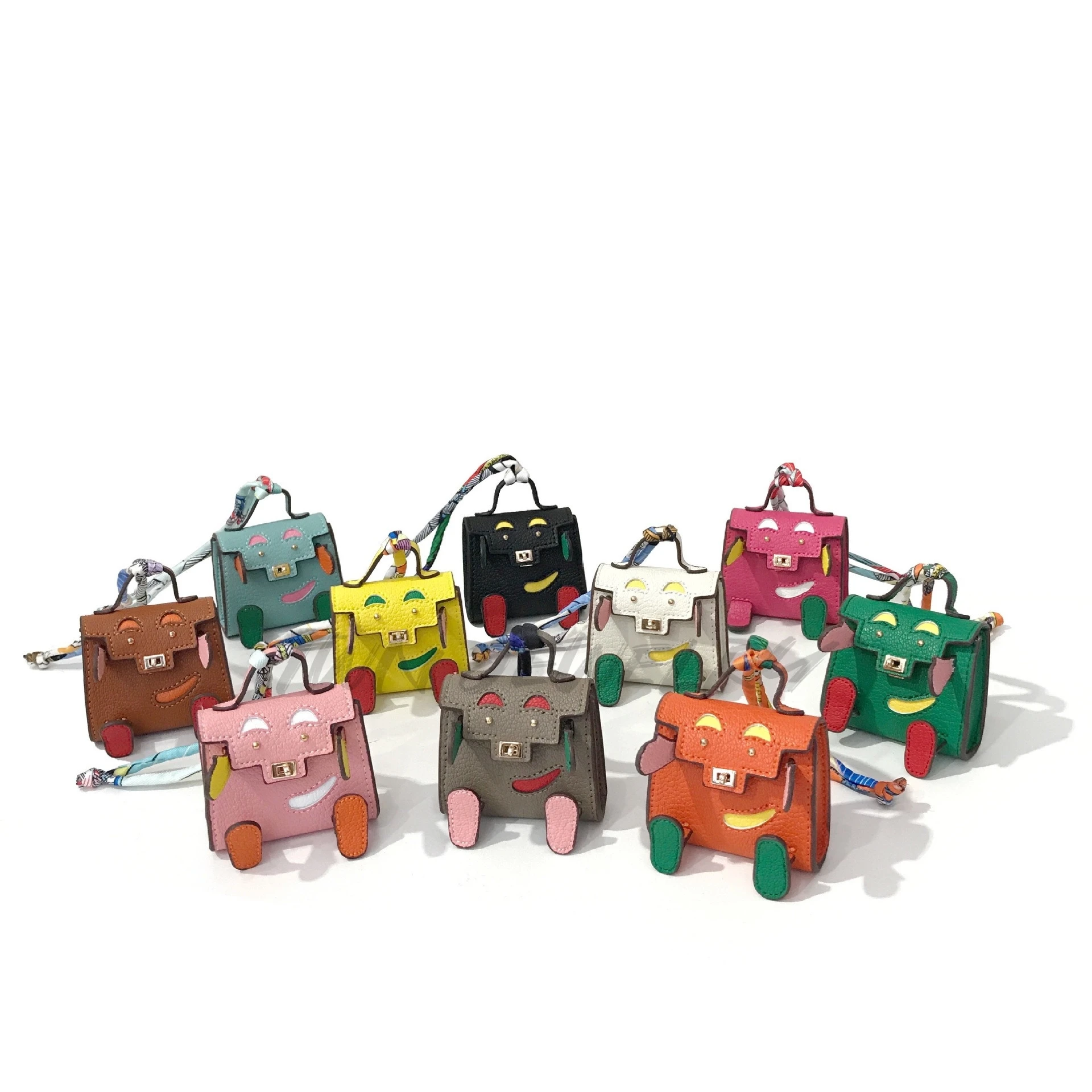 Tas boneka Mini lucu, mode baru liontin boneka mobil gantungan kunci Earphone tas kecil