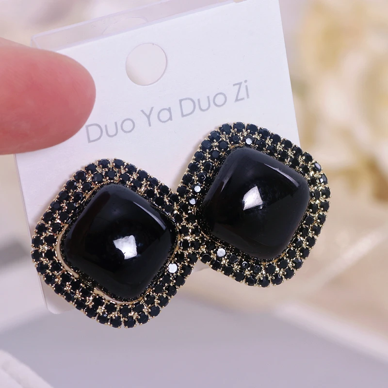 New Trendy Korean Black Resin Rhinestone Stud Earrings for Women Multicolor Geometric Square Acrylic Metal Earring Party Jewelry