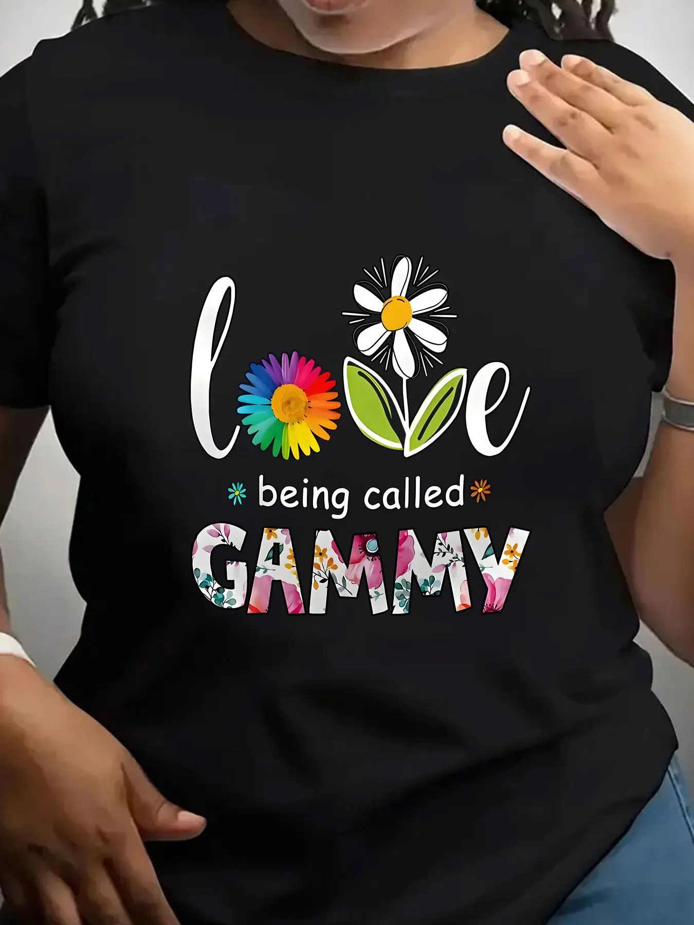 Women's Trendy Crew Neck T-Shirt Love Being Called Gammy Floral Design Suitable for Casual Sportswear