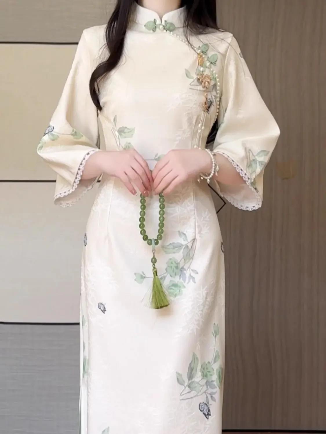 

Новинка весны 2021, улучшенное женское платье Cheongsam с большими рукавами, молодое элегантное женское новое платье Ципао средней длины в китайском стиле