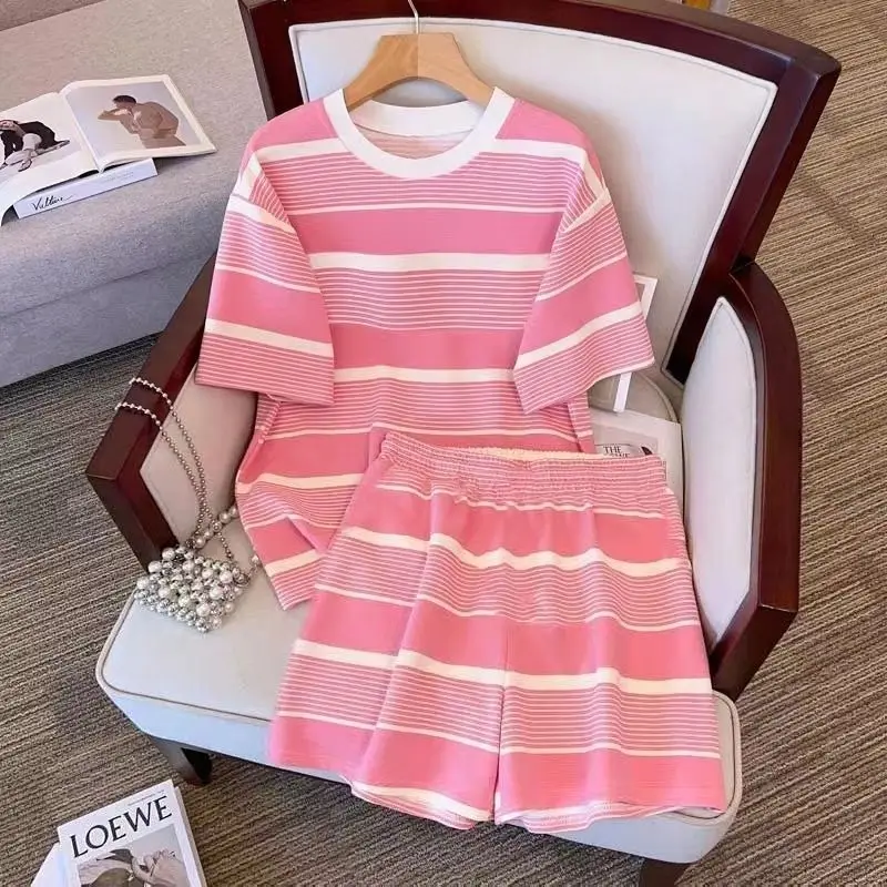 

2024 Summer High-end Ice Silk Leisure Sports Set for Women Loose Irregular Stripe Printed Two-piece Set Suitable for Fat Women