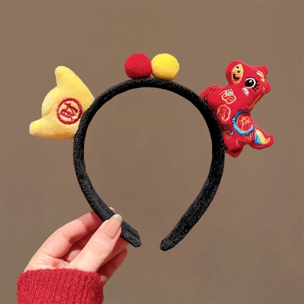 

Exquisite Cartoon New Year Headband Mascot Lucky Cat Horse Hairband Red Lion Dance Horse Headband Children
