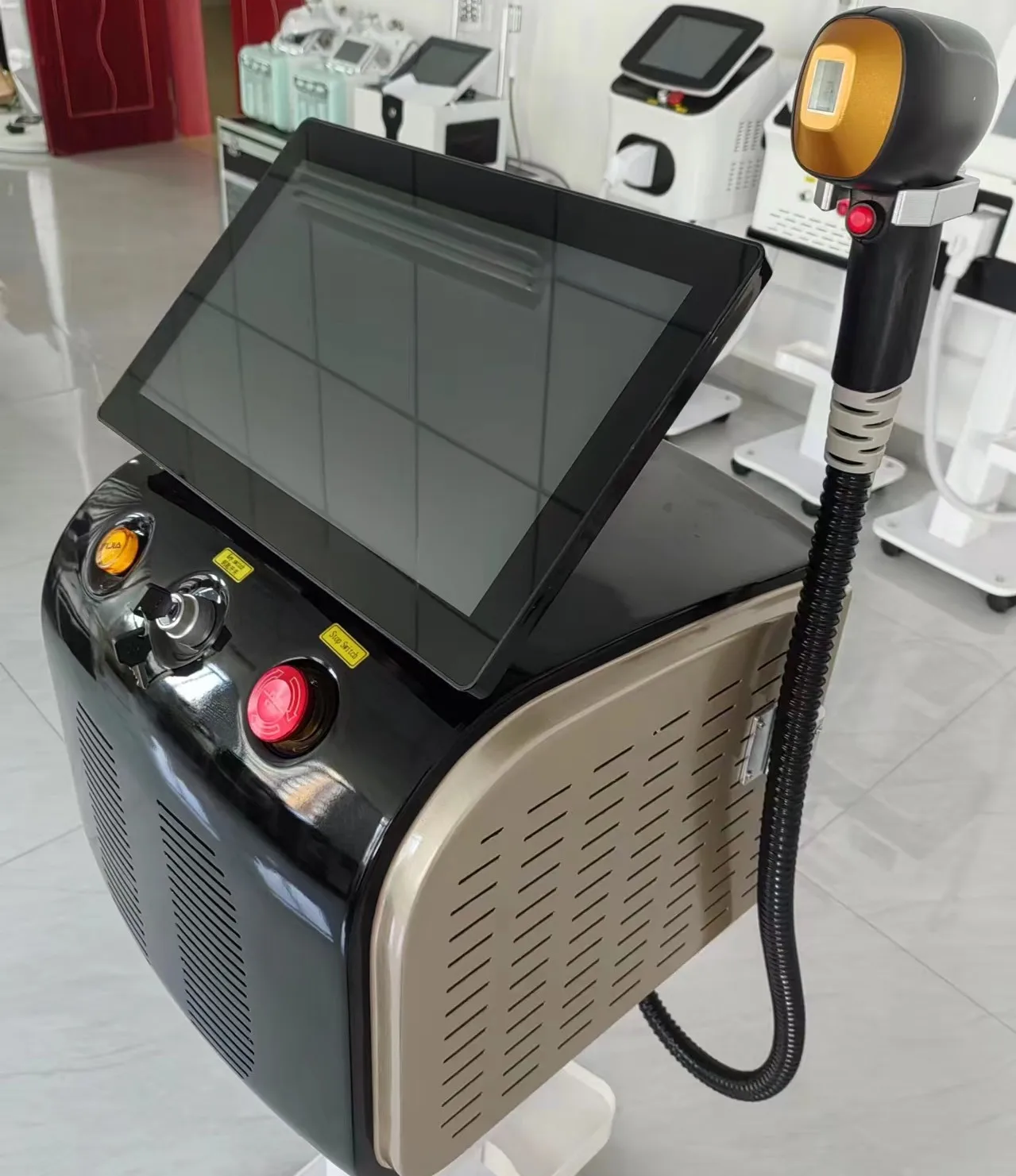 The latest model  808 755 1064 three-wavelength diode laser permanent hair removal / diode laser hair remov