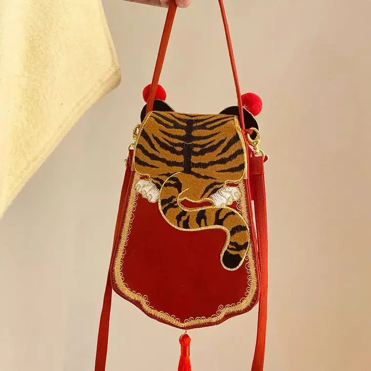 New Year Chinese Style Embroidered Bag Original National Fashion Embroidered Tiger Head Crossbody Bag Antique Traditional