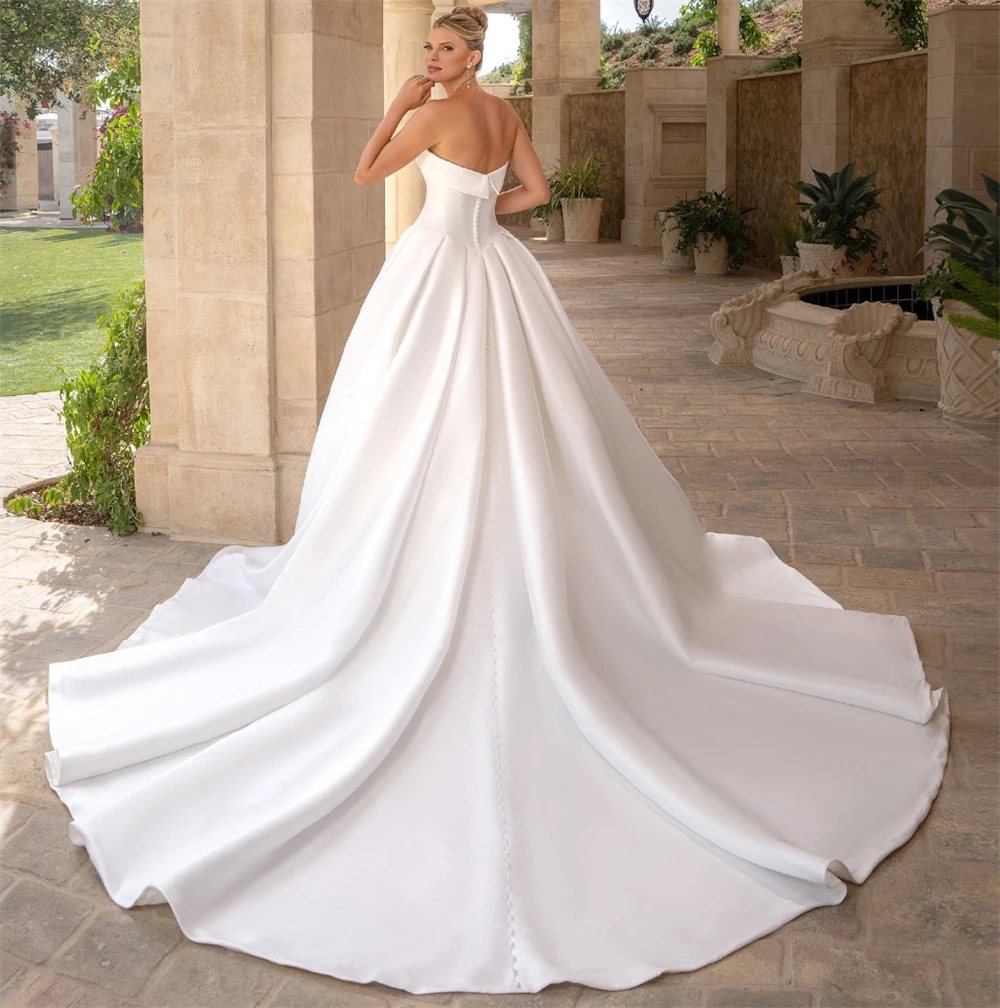 

Customized Elegant White Satin Wedding Dress Formal Strapless Sleeveless Bridal Gowns Fashion A-Line Court Train Robe de mariée
