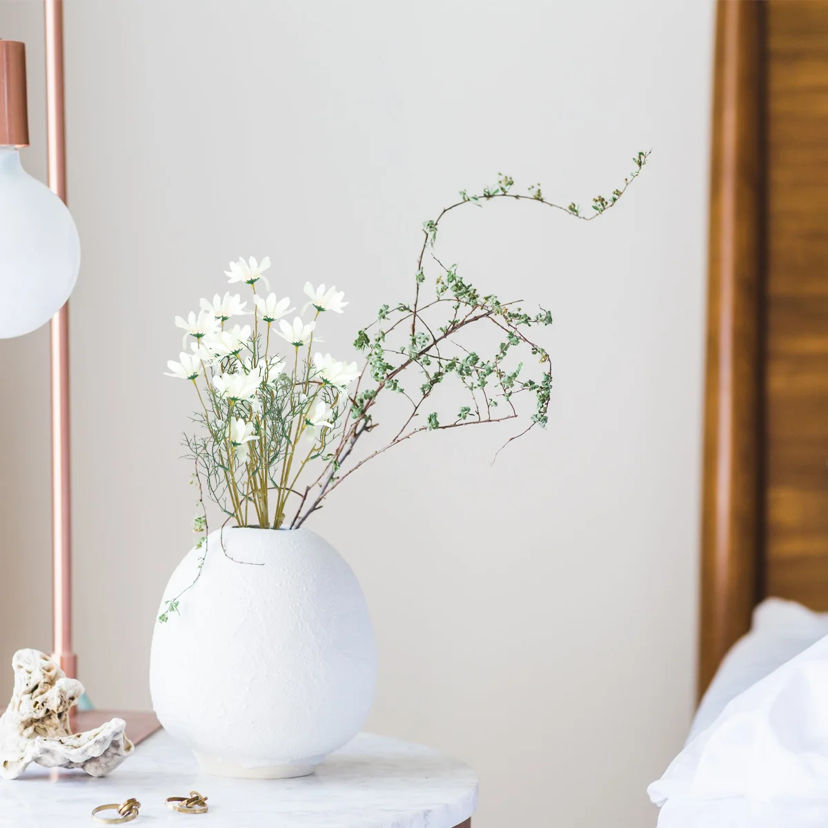 

12pcs Artificial Daisy Flowers Lifelike Simulation Silk Petals Bright Realistic Home Office Decor Wedding Bouquet Arrangement