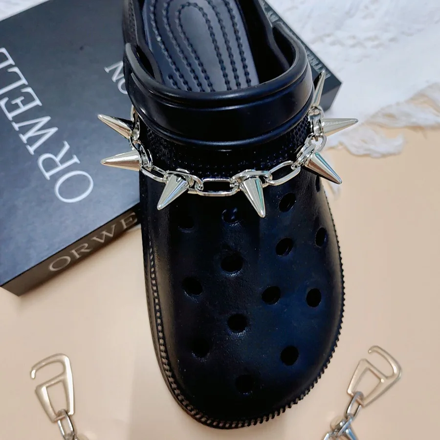 سلاسل أحذية عصرية ورائعة، زخارف أحذية تسد الأمازون الأكثر مبيعًا عبر الحدود، إكسسوارات قابلة للفصل ذاتية الصنع، مسامير معدنية، سلاسل برشام، سلسلة مضادة للذئب #1