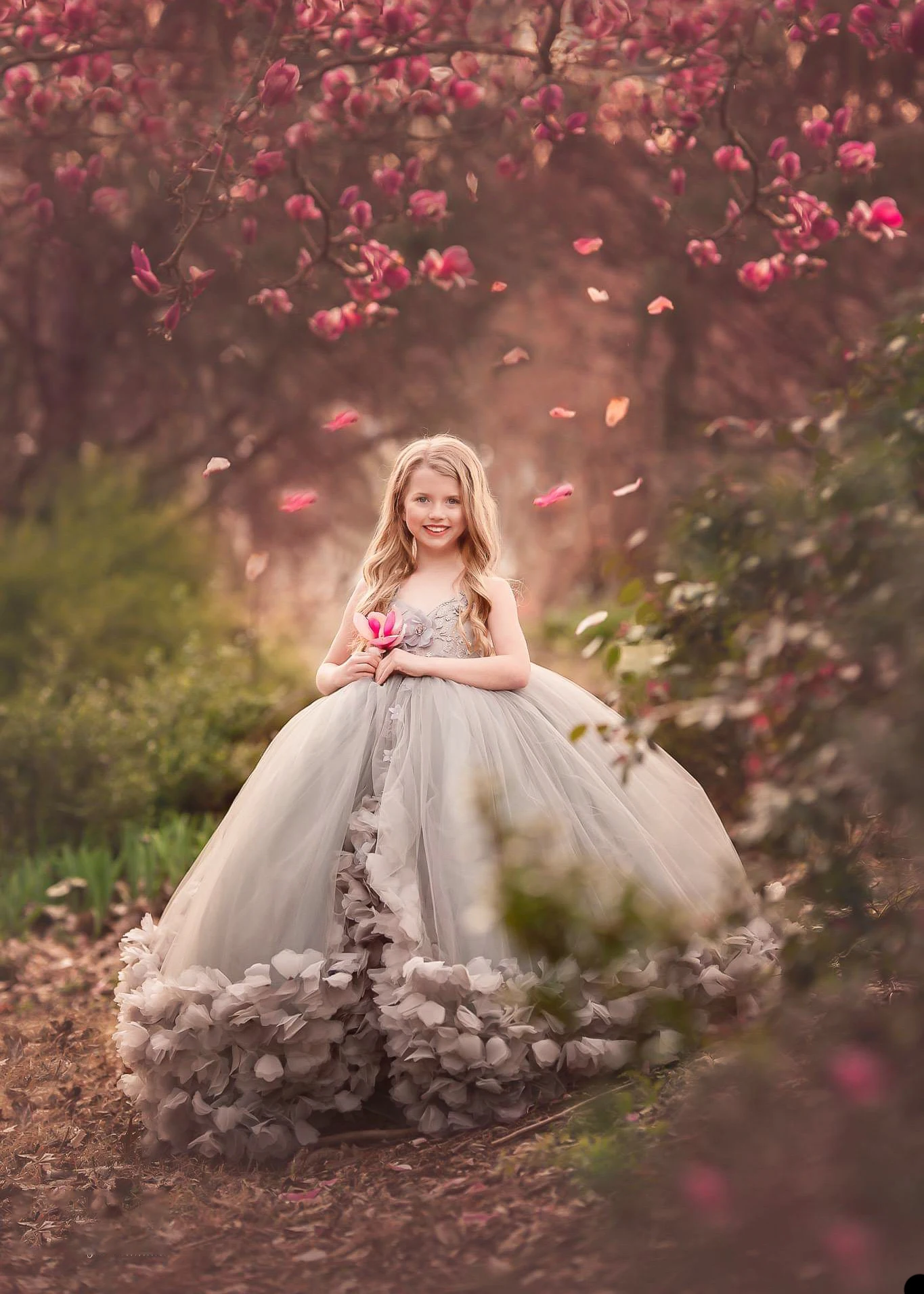 Abiti da ragazza di fiore grigio con volant per abiti da ballo per feste di nozze abito da prima comunione in Tulle al pavimento