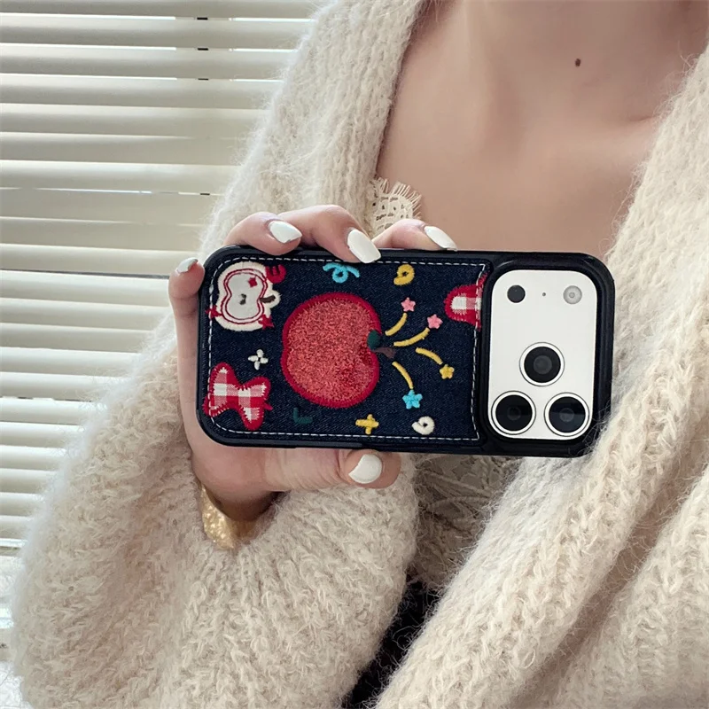 

Модный джинсовый чехол с милой вышивкой Apple для iPhone 17 Pro 16 15 14 Pro Max, задняя крышка с цепочкой, милые защитные чехлы