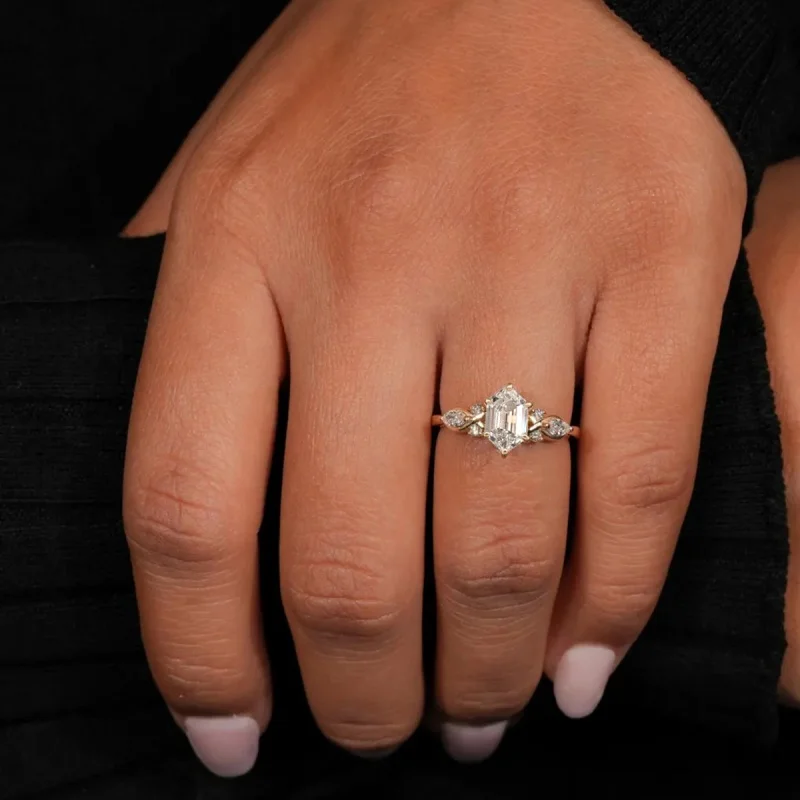 Huitan Damenring mit einfachem, vielseitigem Design für Hochzeit, charmantes Damen-Party-Accessoire mit glänzendem CZ, eleganter Verlobungsschmuck – Detail 9