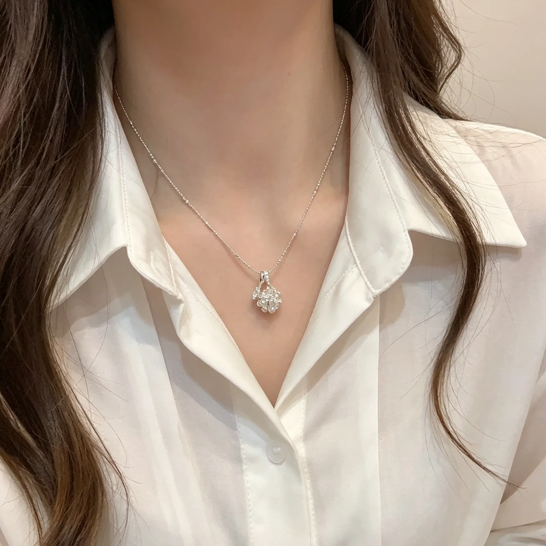 High Quality Faux Pearl Zircon Floral Ball Drop Choker Delicate Lightweight Niche Design Collarbone Necklace for Women