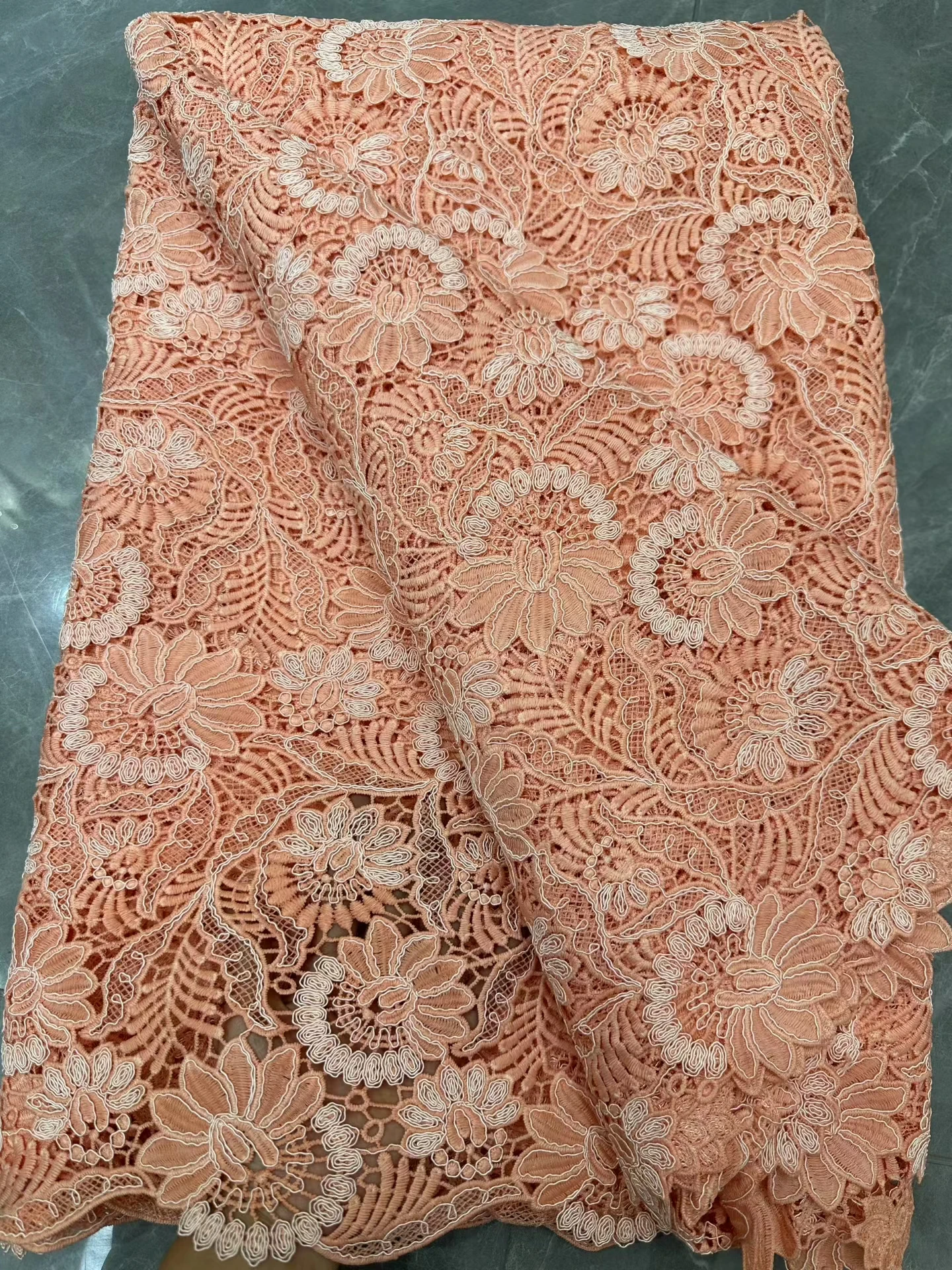 

Нигерийская гипюровая кружевная ткань 2025 г., высококачественная водорастворимая персиковая африканская кружевная ткань для шитья праздничного платья, свадебное платье Hm170-1