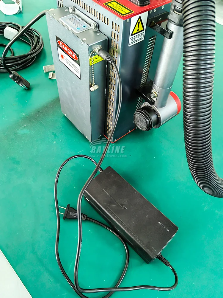 

Mini 100W 200W Pulsed Rust Removal for wooden furniture Steel Plate Degreasing Oxide Layer Removal