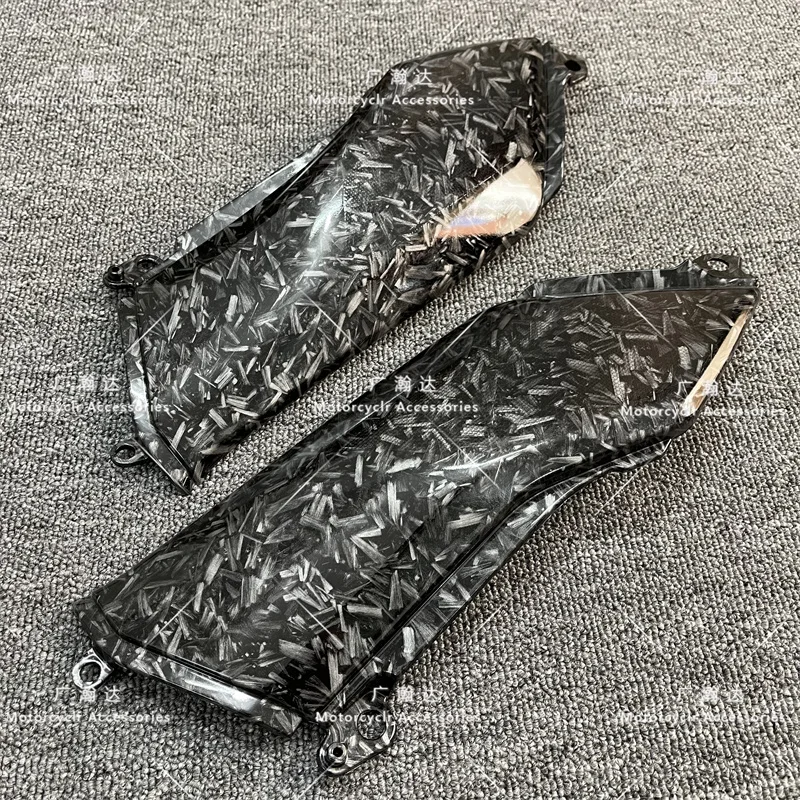 Motorcycle fuel tank lower side panel fairing is applicable to Kawasaki Z900 2017 2018 2019 2021 2022 carbon fiber  Fairing