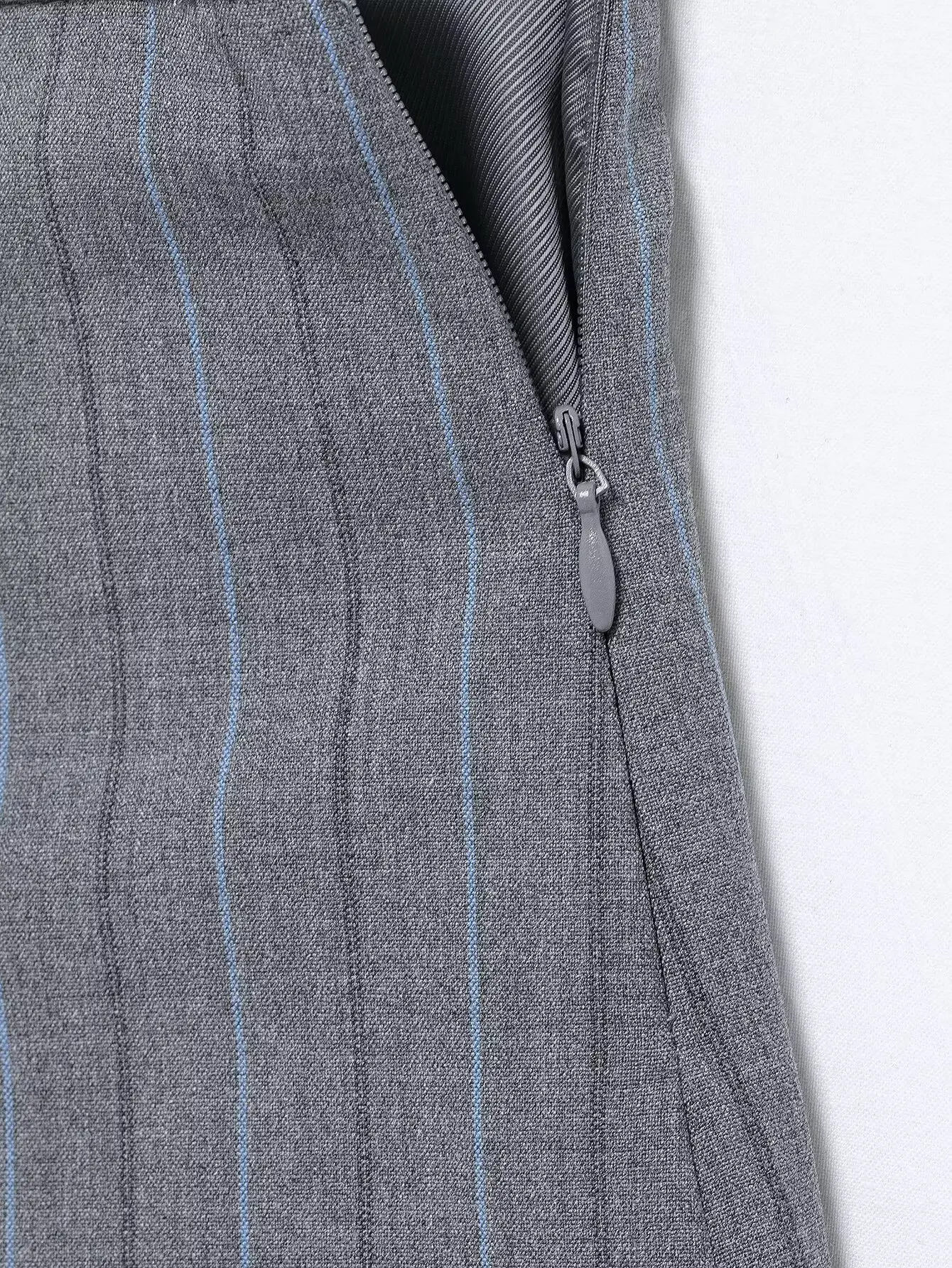 여성 포플린 스트라이프 스티칭 라운드넥 스트랩 탑, 핀스트라이프, 분위기 있는 패션, 미드 웨이스트 미니 스커트, 2025 RARA 용수철 신상