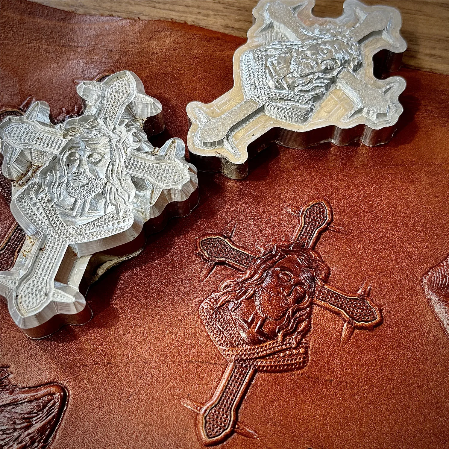 

The Cross of Jesus Design Leather 3D Embossing Stamp Aluminum Alloy Mold Metal Stamping Hydraulic Pressing Leathercraft Carving