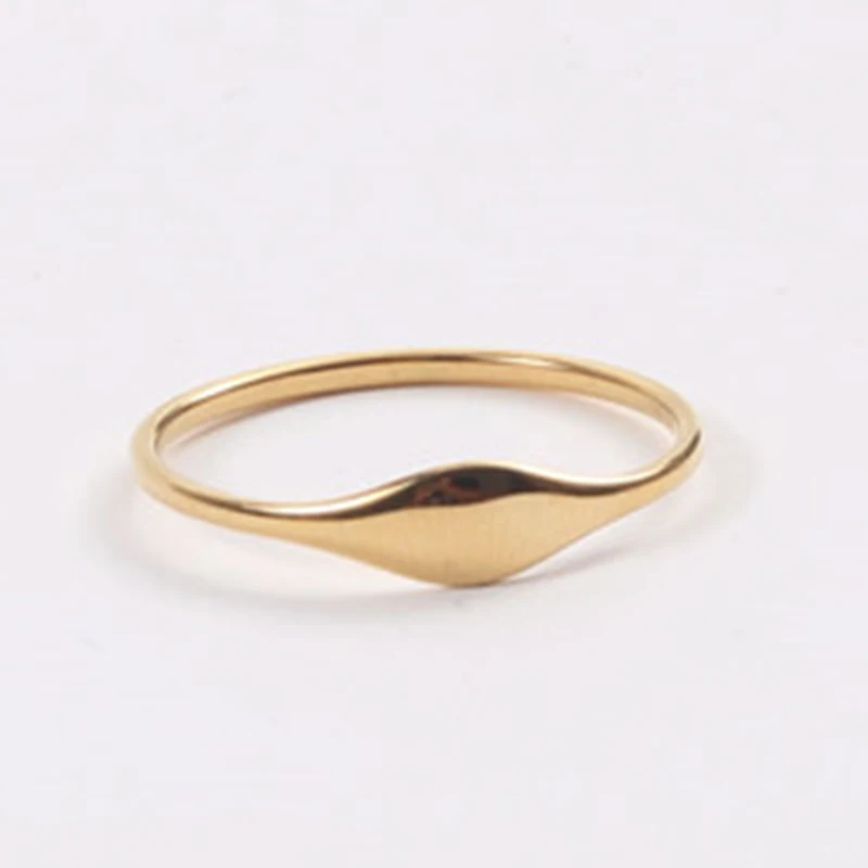 Anel minimalista banhado a ouro para mulheres, anel pequeno bonito aço titânio superfície de curva fina anel feminino da moda