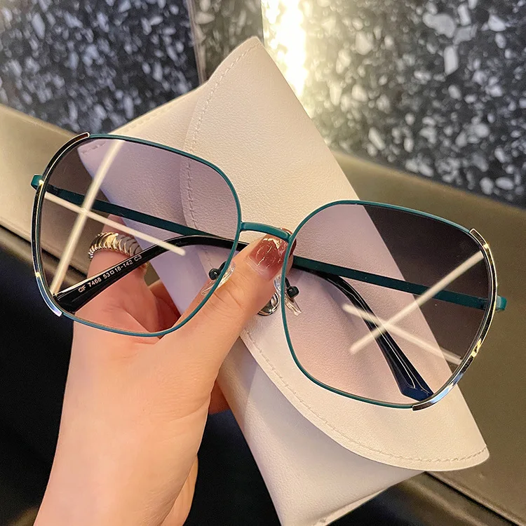 2026 New Korean Style Oversized Square Sunglasses Unisex Outdoor Travel UV400 Anti UV Casual Shades