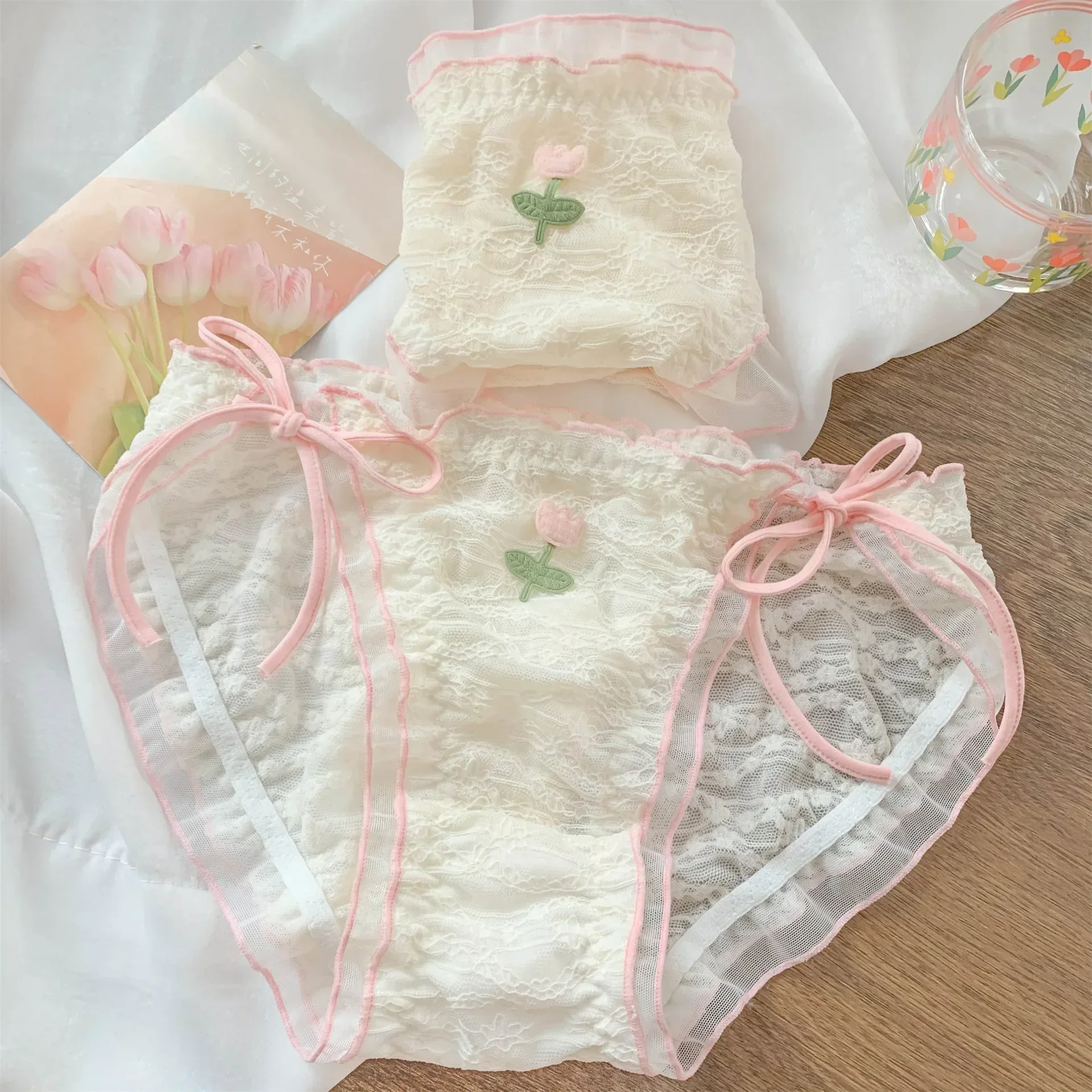 Celana dalam wanita renda jala manis Jepang 2024 baru seksi pinggang sedang nyaman dan bersirkulasi mode segitiga celana pendek wanita