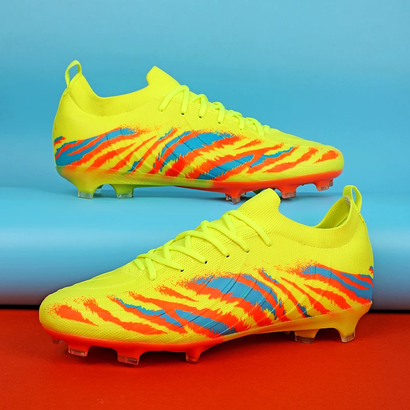 

New Men's and Women's Professional Football Shoes Social Stadium Nails Fashionable Hot Selling Low Help Youth Football Shoes