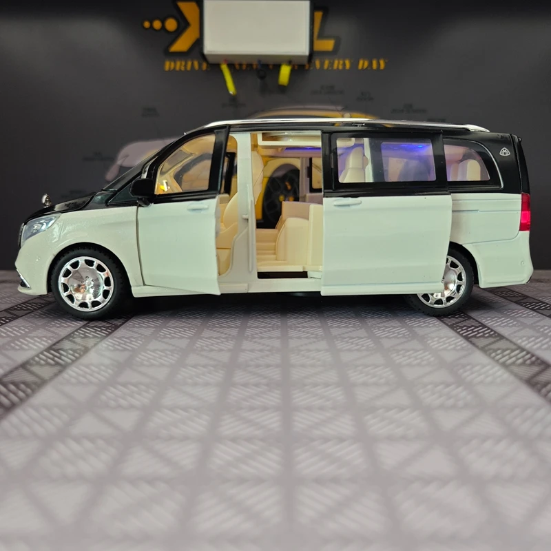 

Модель автомобиля Mercedes Benz Maybach VS680 из сплава, масштаб 1:24, с эффектами звука и света, открывающиеся двери, бизнес-класс.