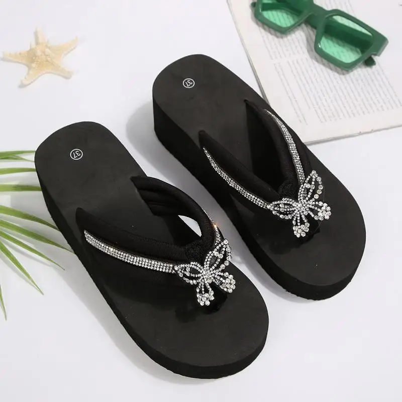 Rhinestone Schmetterling Plateau Keilabsatz Flip-Flops Damen Sommer 2026 Lässige Schwarze Dicksohlen-Sandalen Damen EVA Strandpantoffeln – Detail 8