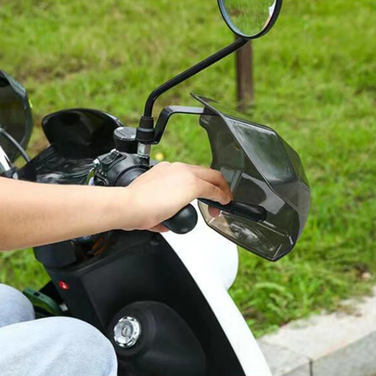 2Pcs Motorcycle Handguards Hand Guards Universal Motorbike Accessories with Reflective Strip Professional Handle Protectors