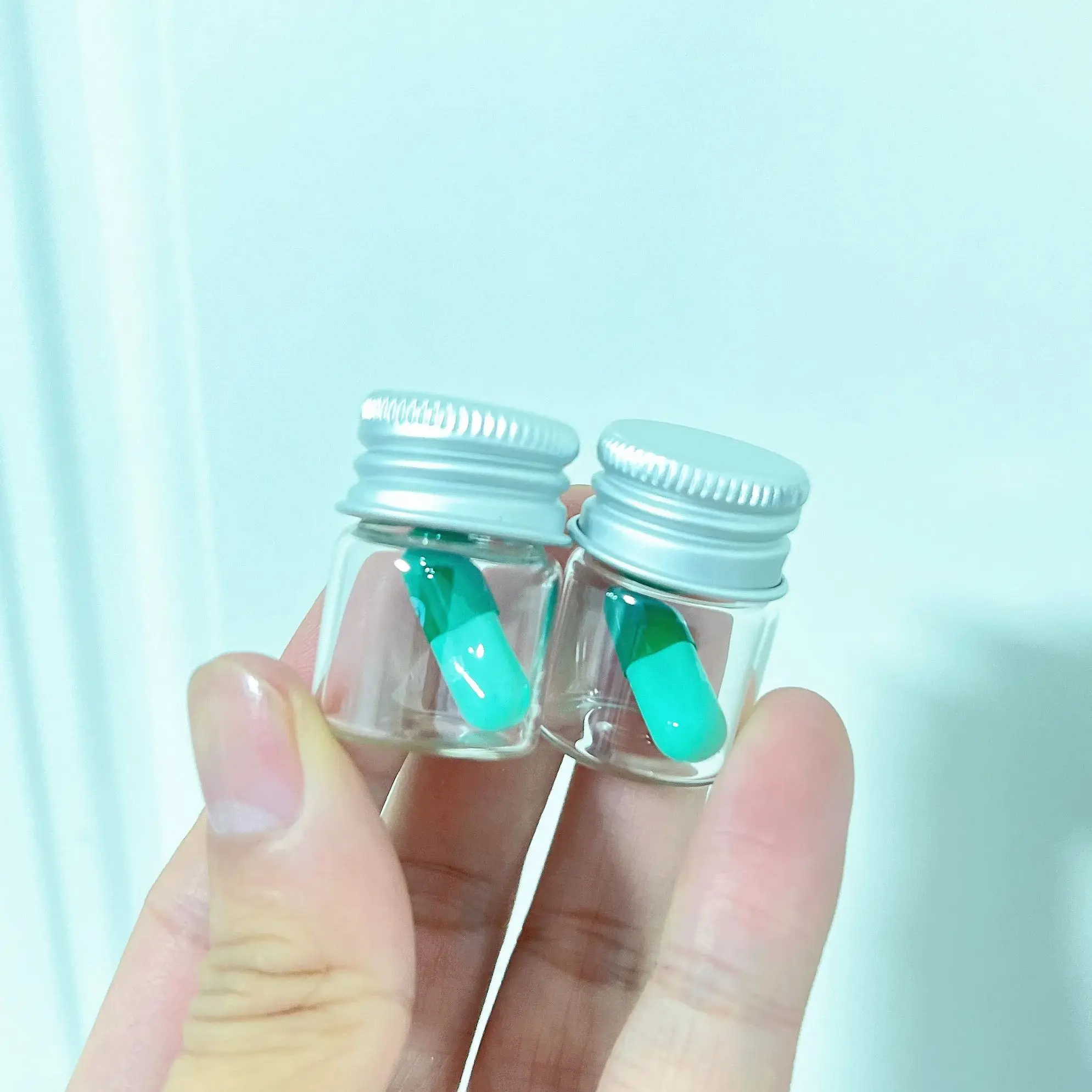 50pcs 100pcs 22*30mm 5ml Mini Glass Jars 50PCS 105PCS 13*22*30mm 5ml Small Glass Bottles with Aluminium Lids