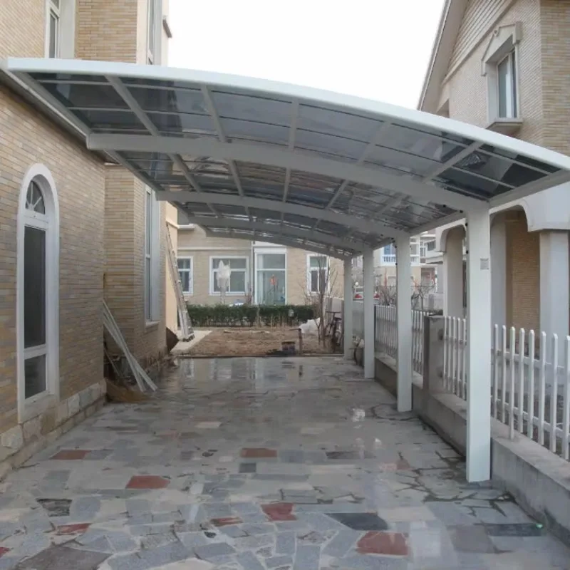 

Консольный навес для автомобиля с поликарбонатной крышей