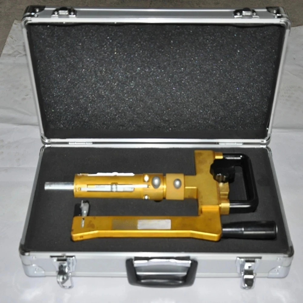 

Industrial hand tools for 75-200mm polyethylene/PVC pipes Rotary plastic pipe peelers/scrapers