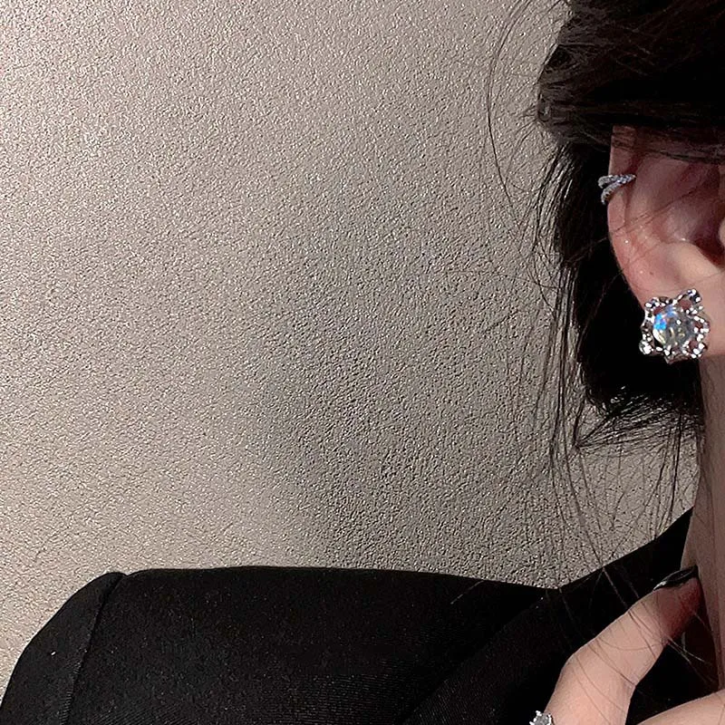 أقراط Kpop فضية اللون متدرجة بشكل غير منتظم مرصعة بالكريستال للسيدات أقراط مجوهرات للحفلات الجمالية Harajuku أقراط كورية هدية