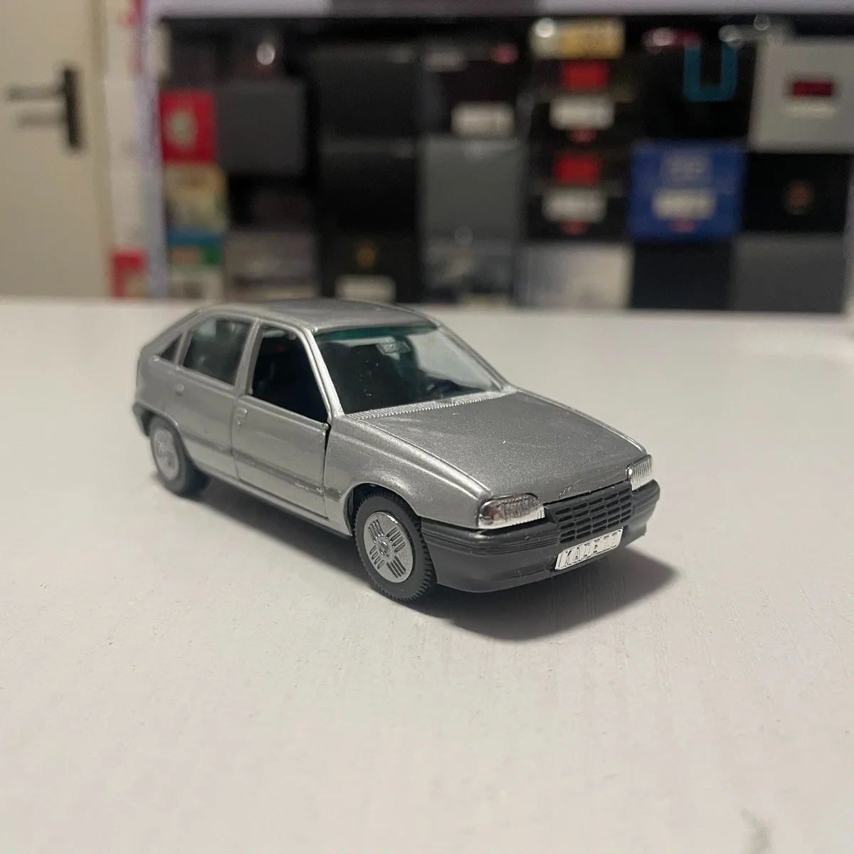 Diecast 1:43 Scale Opel Kadett GLS Alloy Car Model Collection Souvenir Display Ornaments