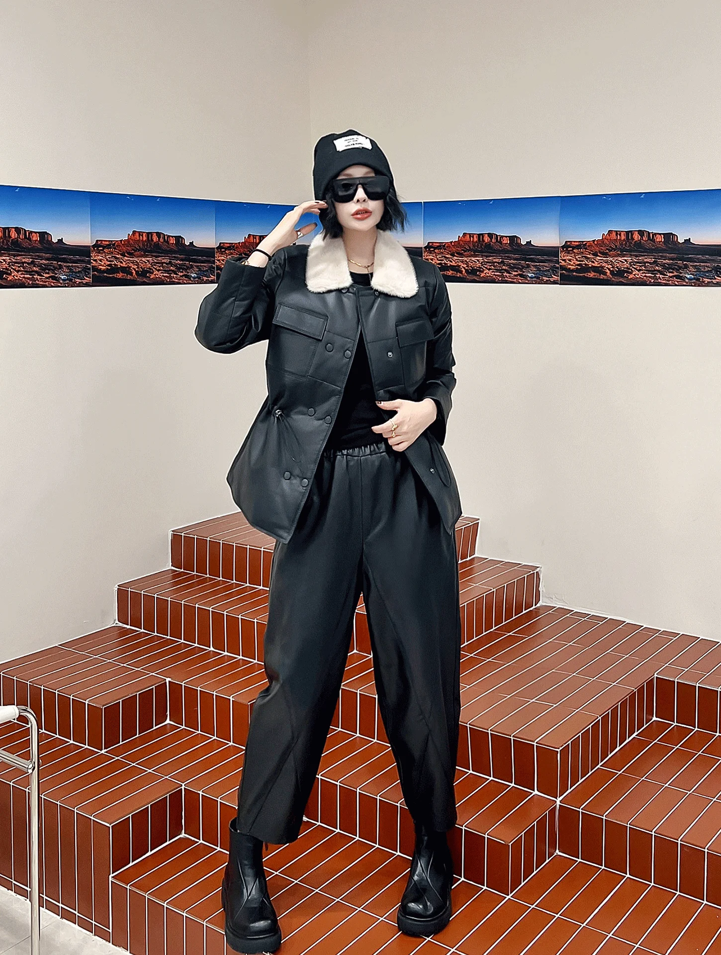 

Зимняя утепленная женская куртка из натуральной кожи с воротником из меха норки, с отложным воротником, приталенная, теплая, из овчины.