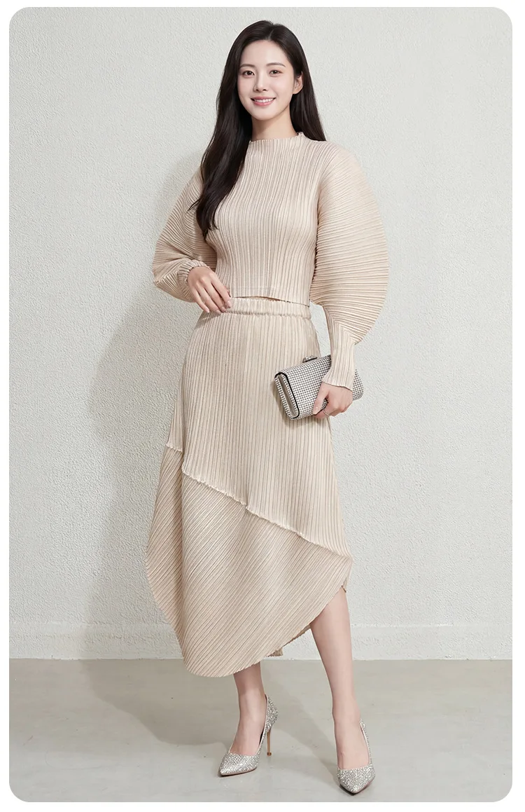 

Women's Spring and Autumn New Style Pleated Suit Set: High-Neck Lantern Sleeve Top and Irregular Skirt (Two-Piece Set)