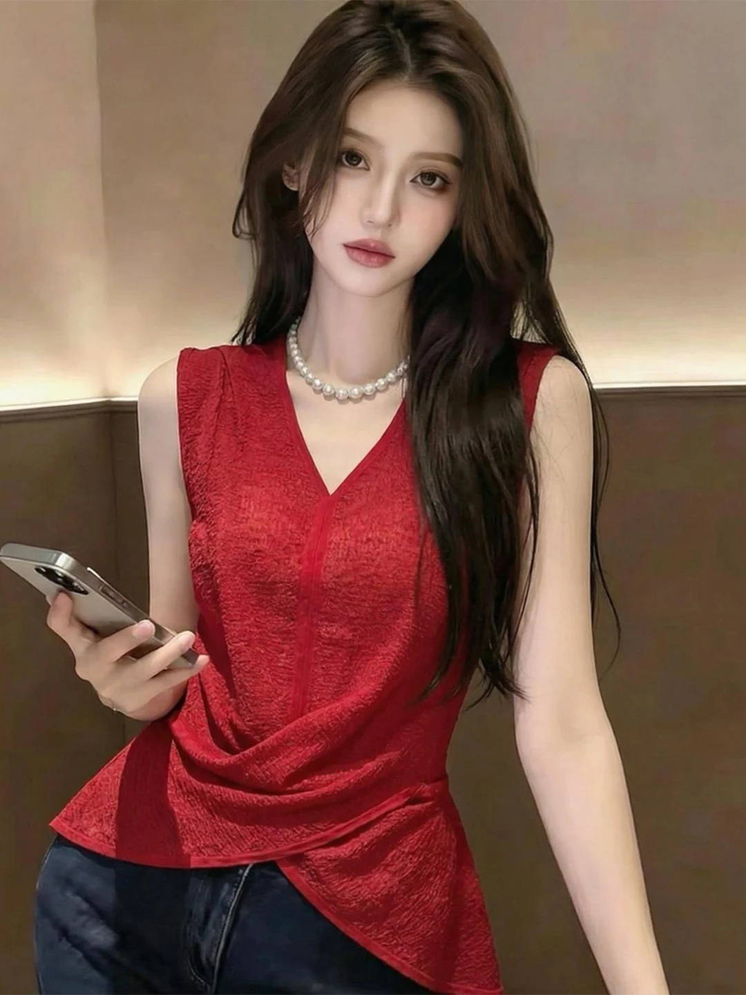 

Slimming Effect V-Neck Sleeveless Top Fashionable Summer White Enhancing Korean Style Straight Cut Silk Vest Small Shirt