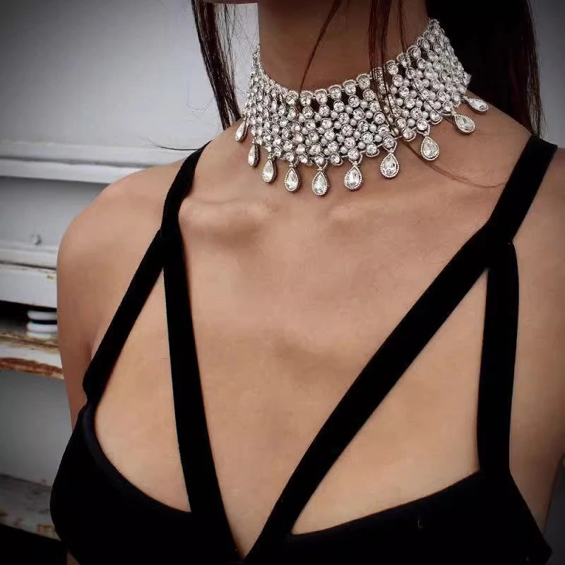 

Wedding Women Chokers Necklaces Baroque Rhinestones Pendant Charms Chains Necklaces Punk Statement Necklace Feminina