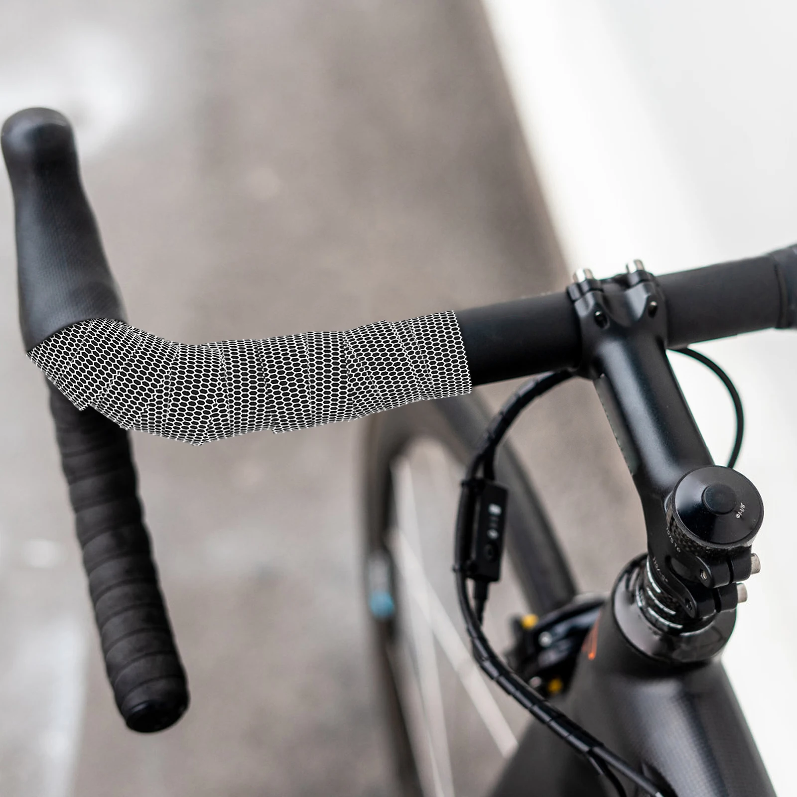 

2Set Bicycle Handlebar Tapes Silicone Honeycomb Non Slip Wrap Road Bike Grip Cycling Handlebar Cover Sweat Absorption Cushion